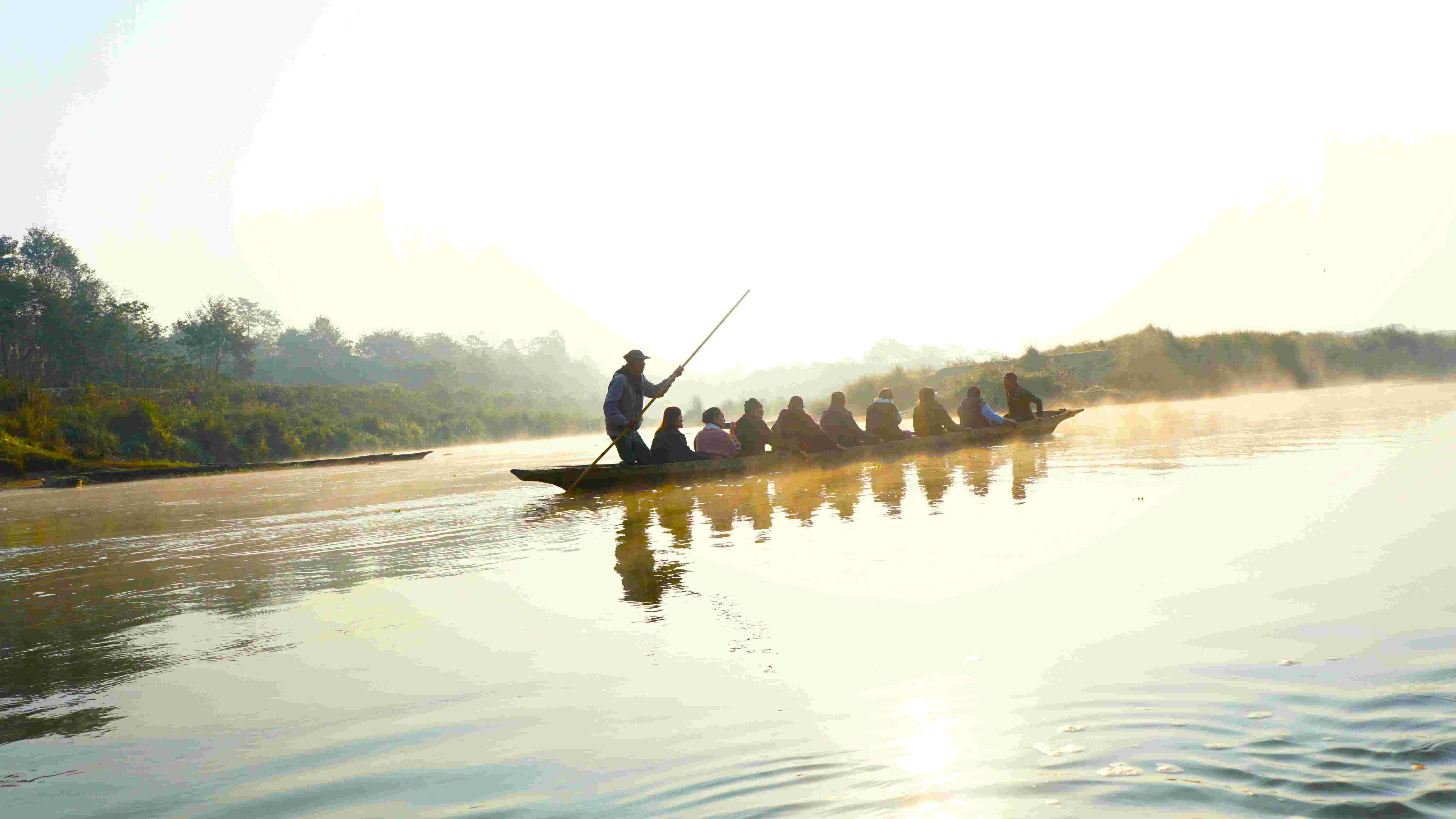 Canoe crossing Rapti river in Chitwan photo by Gothehimalaya treks