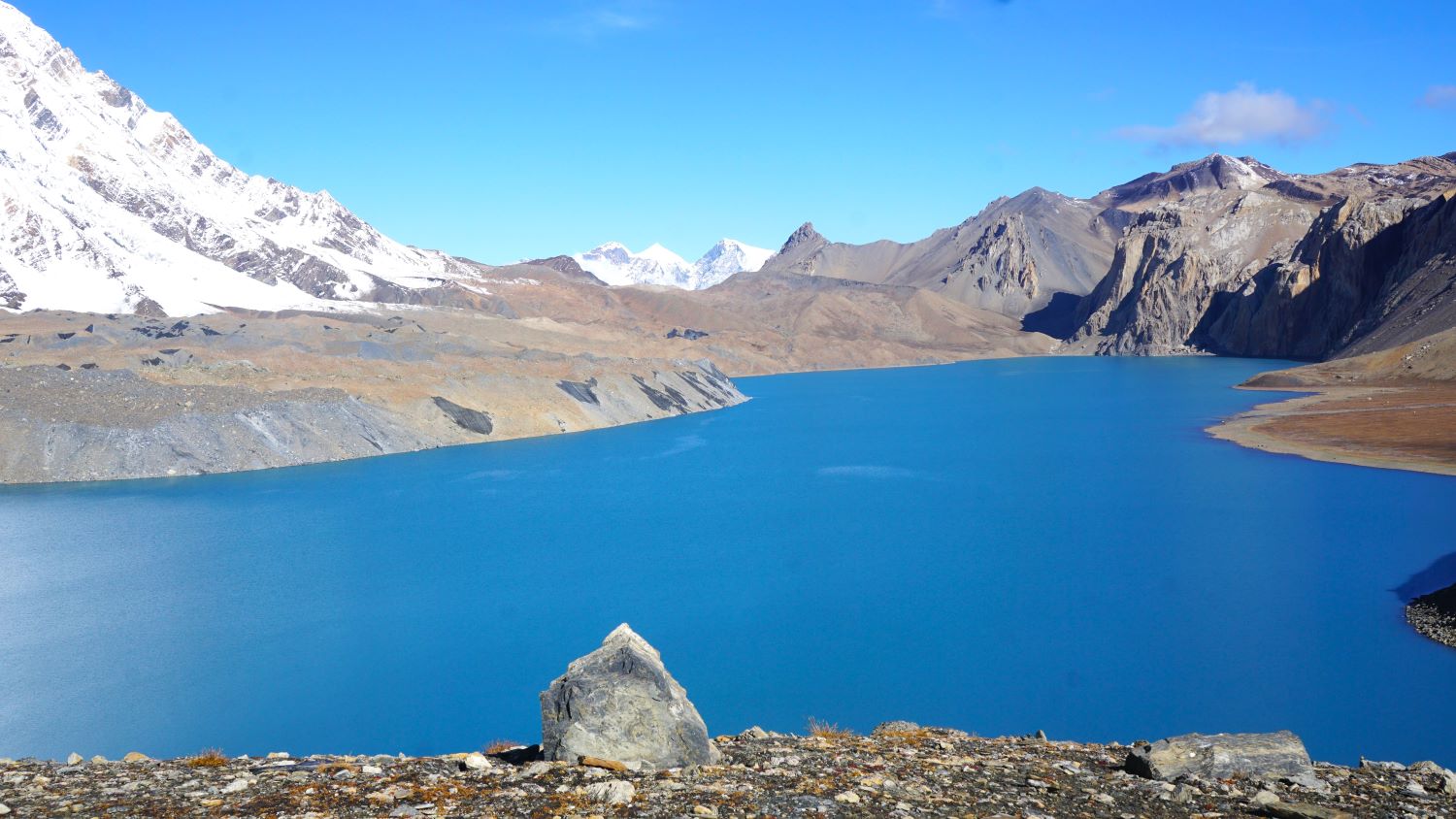 Tilicho lake 4919m at Autumn, photo capture by Go The Himalaya Team ,Annapurna Circuit Trek